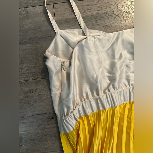 Eloquii x Melissa Mercedes dress - Picture 4 of 5